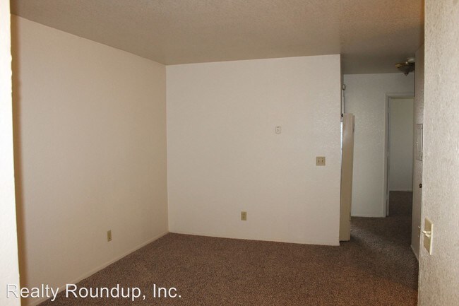Building Photo - 831 W Swain Rd