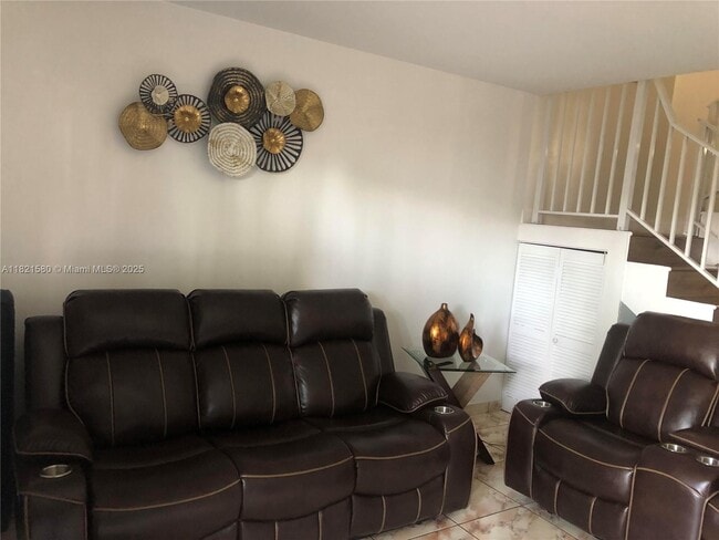 Foto del edificio - 16700 NW 55th Ave