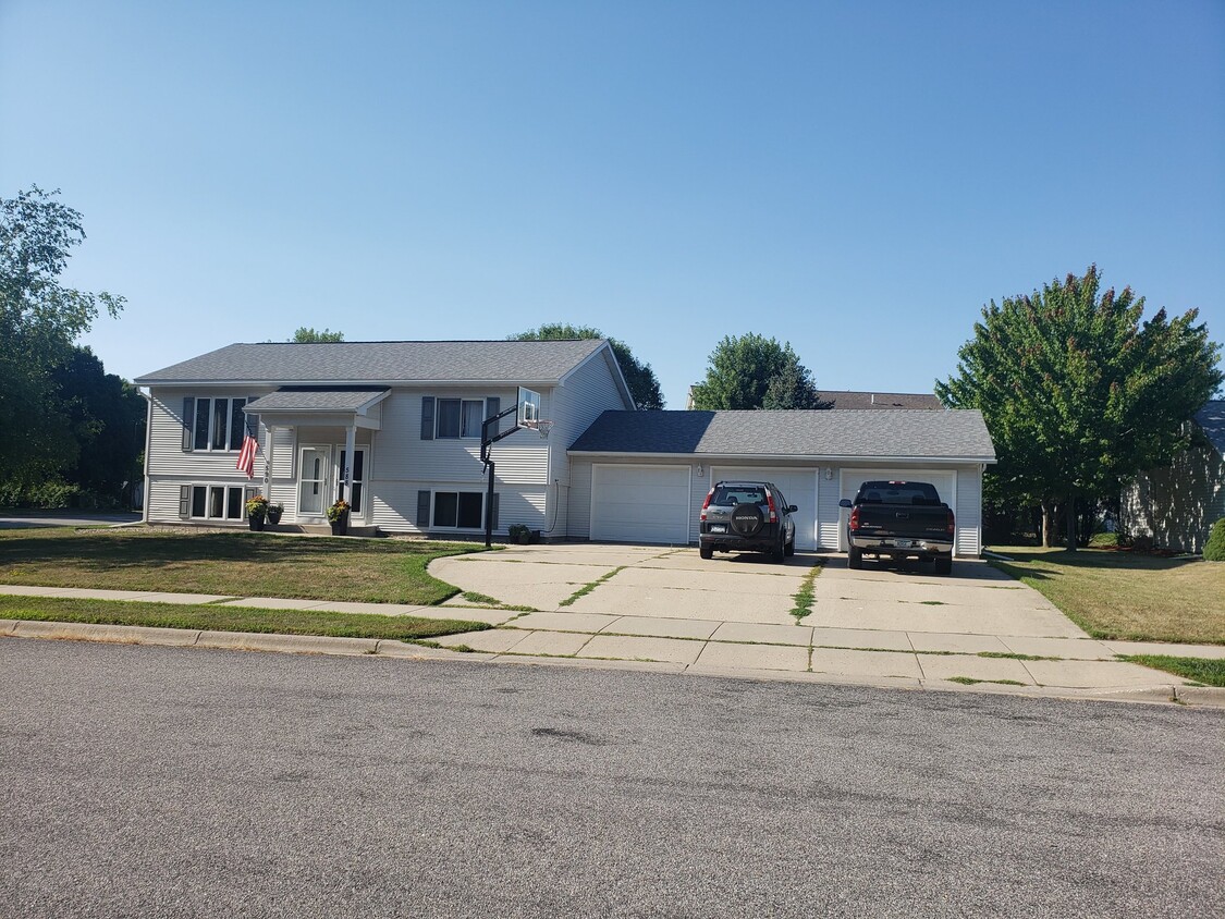 Photo - 590 Ivy Ln (North Mankato, MN)