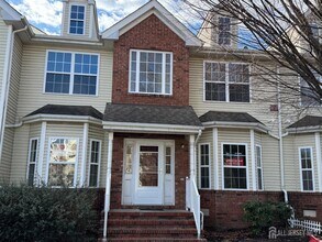 Building Photo - 301 Pinelli Dr