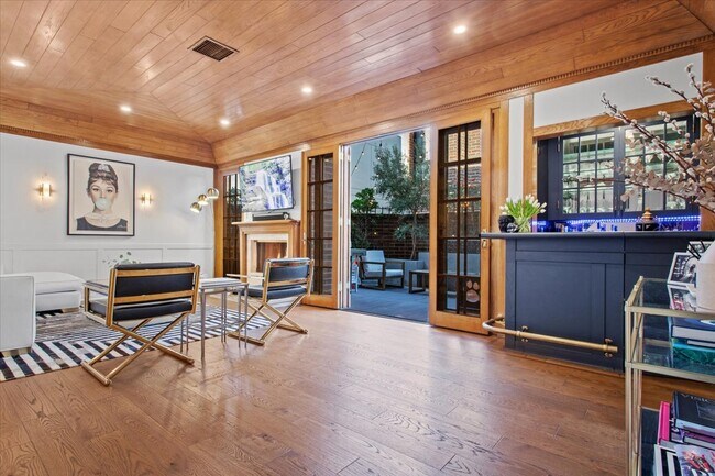 Foto del edificio - 9311 Burton Way