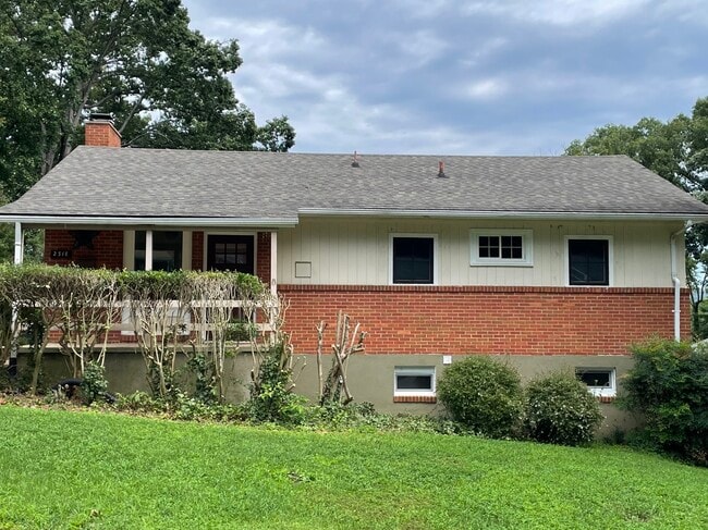 Building Photo - 2318 Crestmont Ave