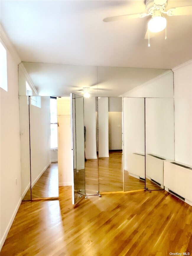 Foto del edificio - 8 W 65th St