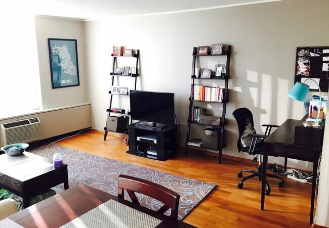 Foto del edificio - 70 W Burton Pl