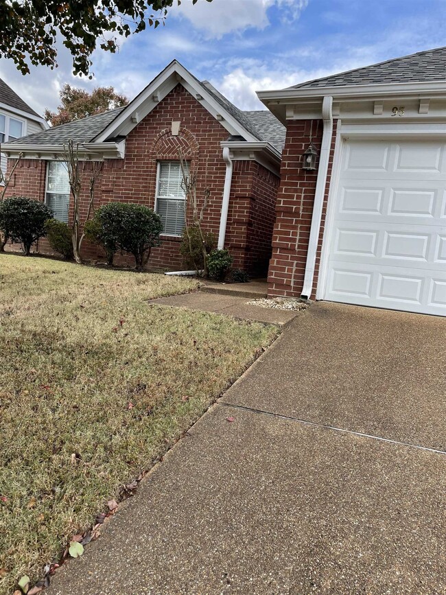 Building Photo - 95 Oakcrest Dr