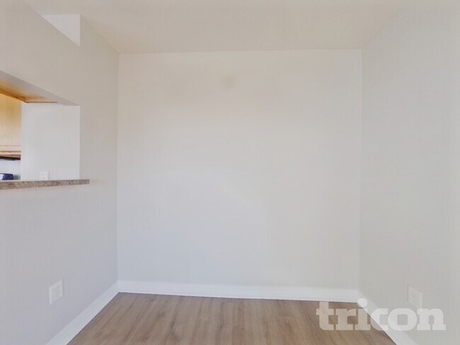 Foto del edificio - 13295 Holly St