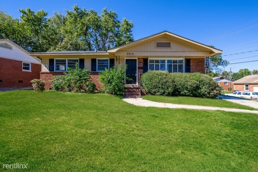 Primary Photo - 3 br, 1 bath House - 3912 Broadview Dr