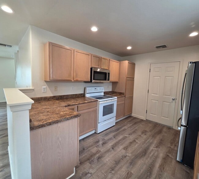 Building Photo - 3/2.5 home in Piilani Villages