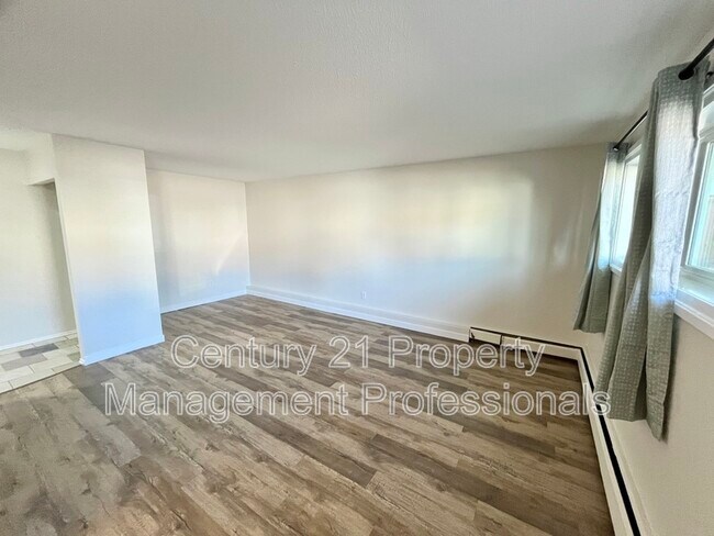 Photo du bâtiment - 11832 105 St