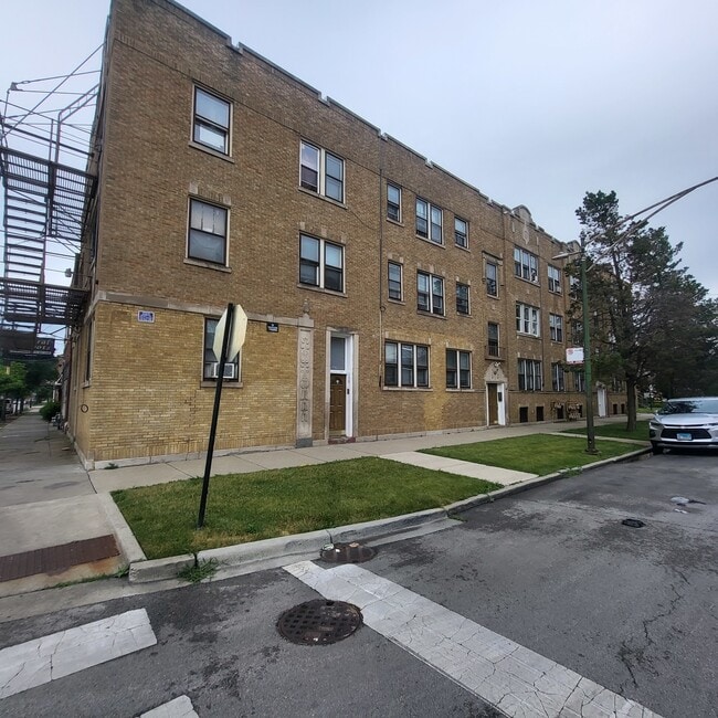 Building Photo - 2033 E 75th St
