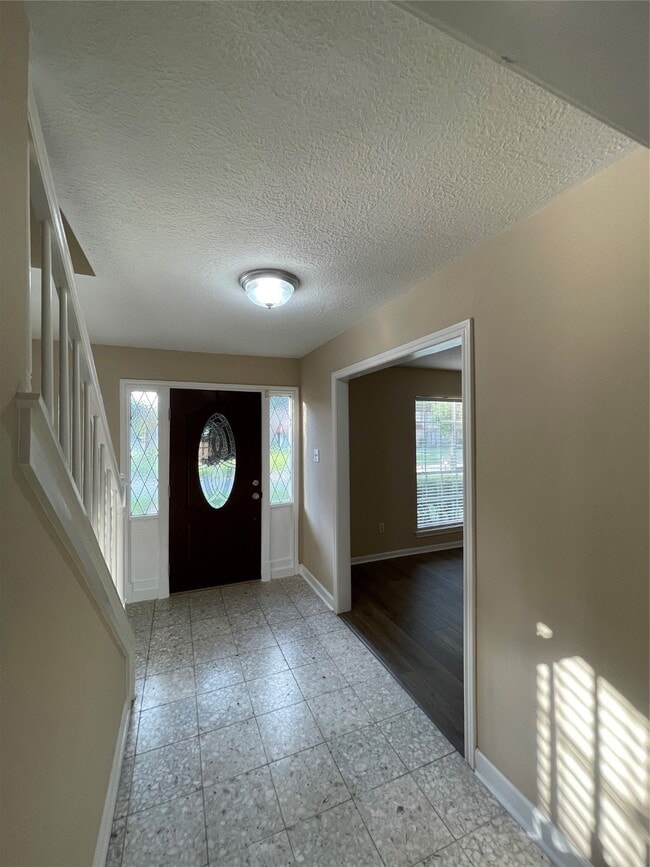 Building Photo - 4527 Geneva Dr