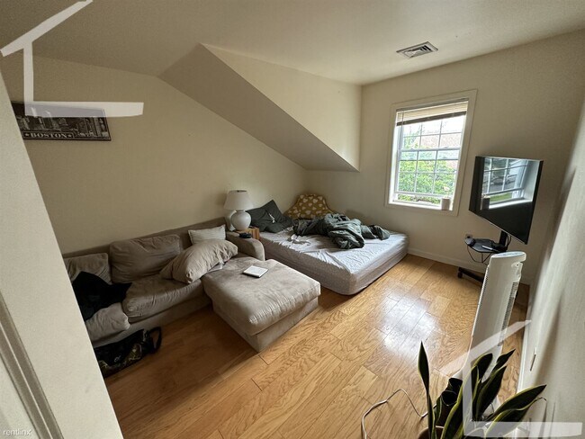 Building Photo - 5 br, 2.5 bath House - 34 Raymond St # 34A 1