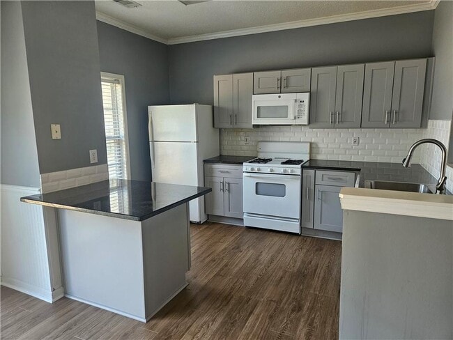 Building Photo - 71 Highoak Dr
