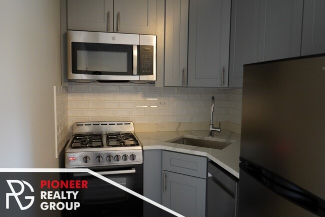 Building Photo - 503 W Belmont Ave