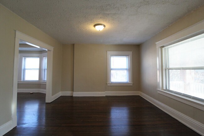 Building Photo - Spacious 2 Bedroom Duplex by KU MED