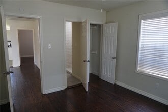 Building Photo - 3321 Sampson St