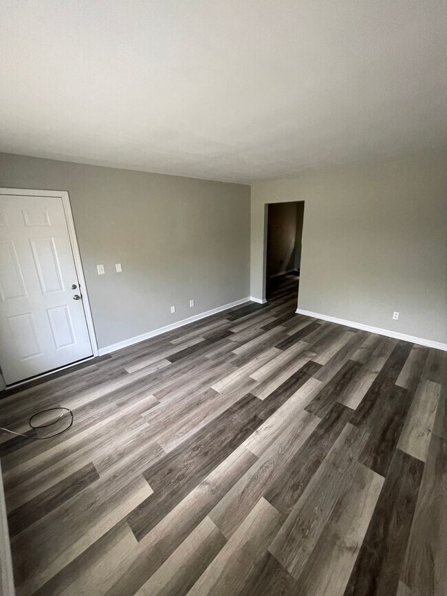 Foto del edificio - 2 Bedroom / 1 Bath Carrollton Apartment - Updated!