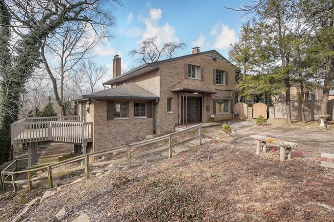 Foto del edificio - 2731 Charing Rd