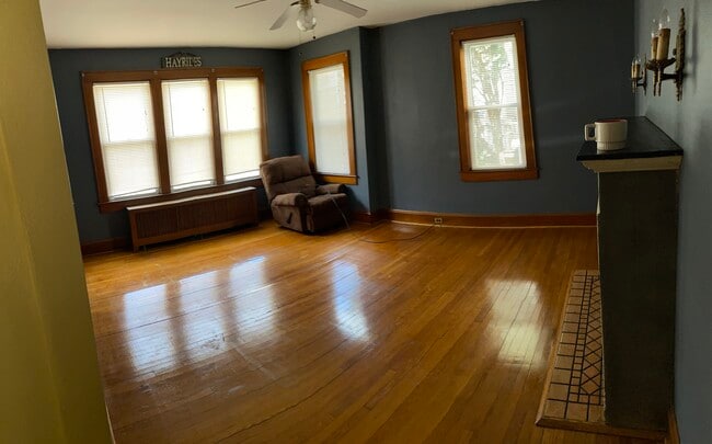 Living room - 1017 Prospect Ave