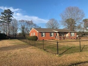 Building Photo - 55 Maple Tree Ln