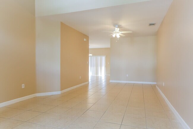 Building Photo - 1241 NE 41st Pl