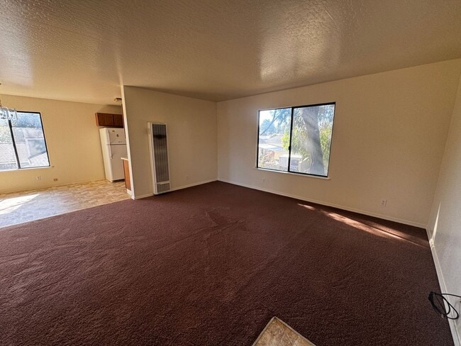 Building Photo - Charming 2 Bedroom 1 Bath Apartment Locate...