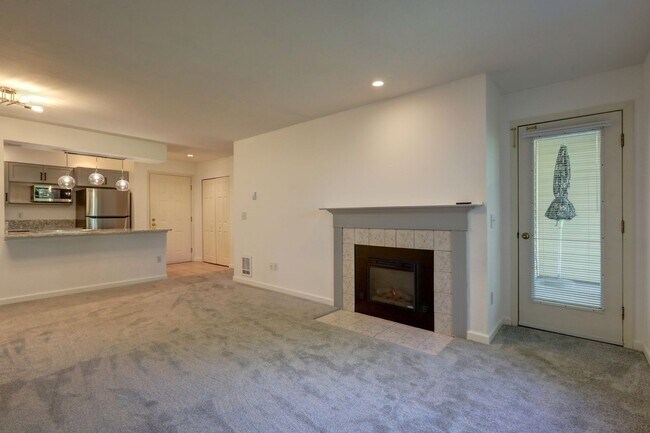 Foto del edificio - Charming Updated 2 Bedroom 2 Bathroom Bellevue Condo
