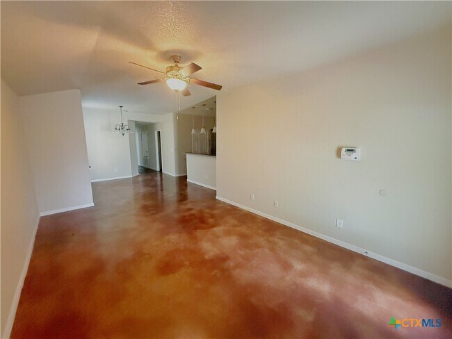 Foto del edificio - 941 Pinewood Dr