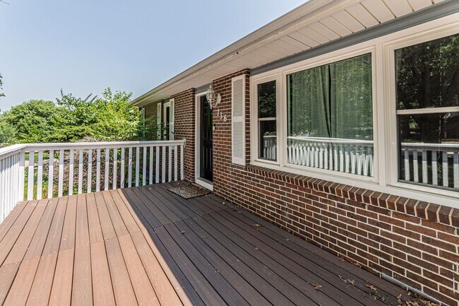 Foto del edificio - Bar Room Leading to a Relaxing Patio