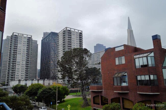 Foto del edificio - 640 Davis St