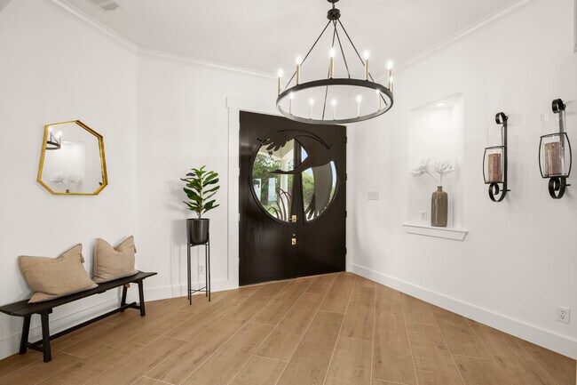 Foto del edificio - 1128 Thurman Bluff Dr