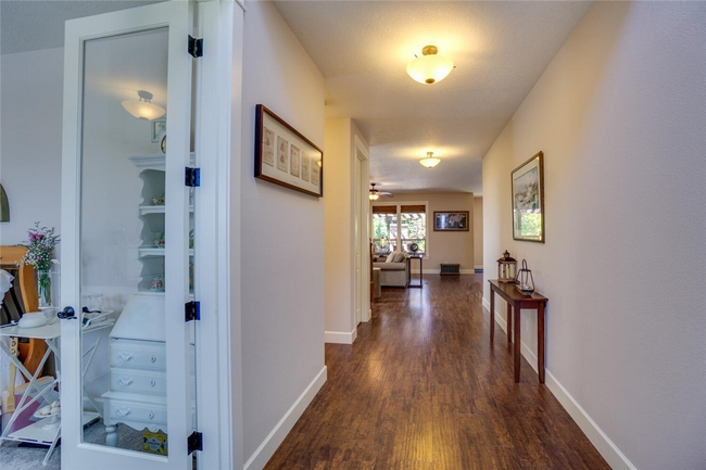 Foto del edificio - 5317 NW Goodwin Loop