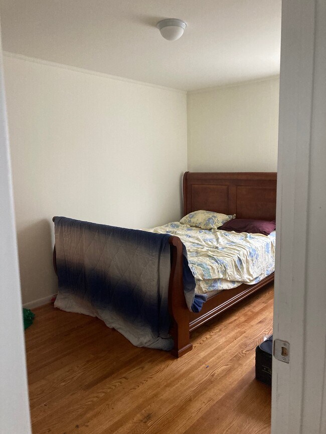 bedroom - 5665 Myrtle St