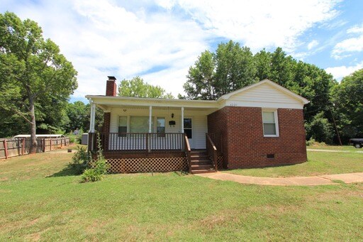 Primary Photo - 4220 Freedom Dr