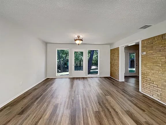 Foto del edificio - 917 Bower Dr
