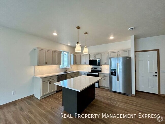 Building Photo - Modern 3-Bed, 2.5-Bath Home in West Sioux ...