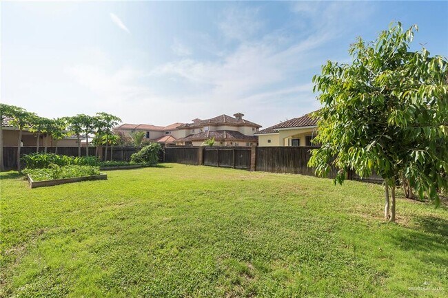 Foto del edificio - 3904 El Jardin St