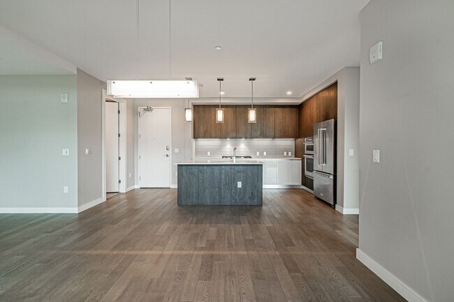 Building Photo - LUX 1BD, 1.5BA Lakehouse Condo with Balcony
