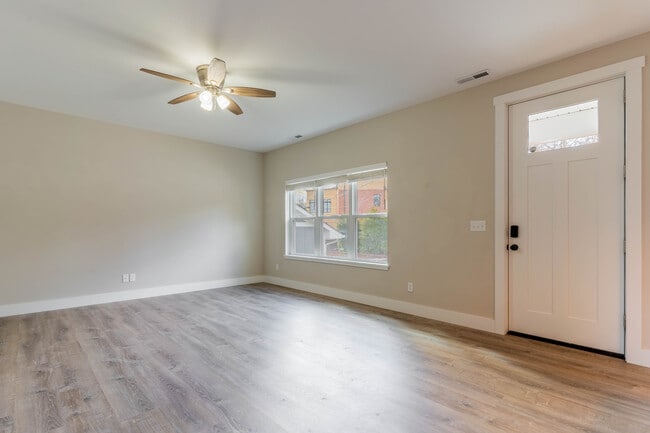 Living - 10-200 Laurel Loop