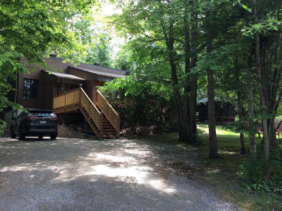 29 Blackburn Ch, Chelsea, QC J9B 1W6 House for Rent in Chelsea, QC