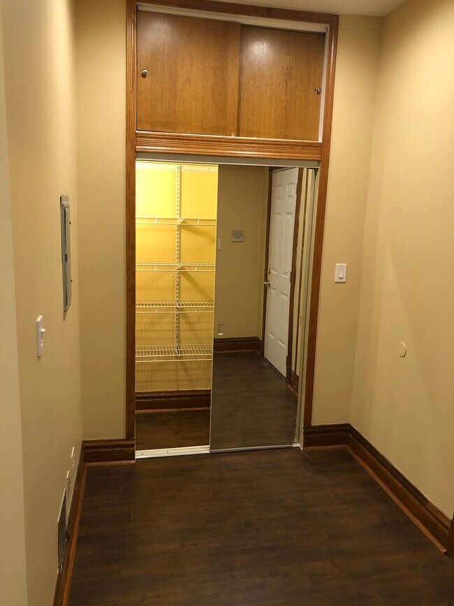 Building Photo - 1357 N Ashland Ave