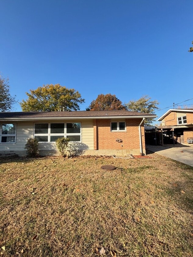 Foto principal - 1519 Fairway Dr