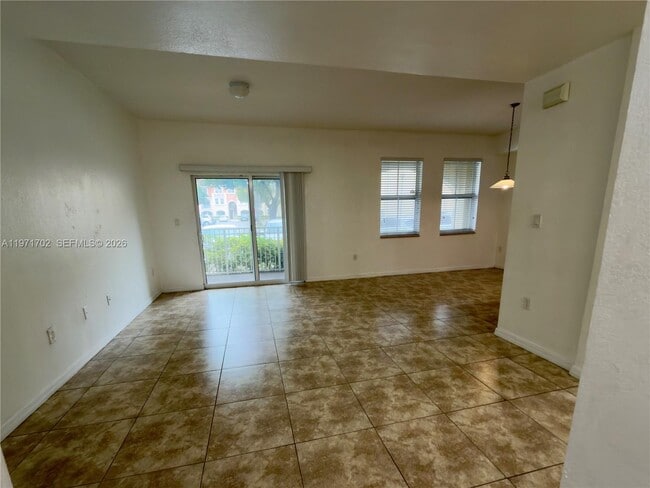 Building Photo - 8999 NW 107 Ct