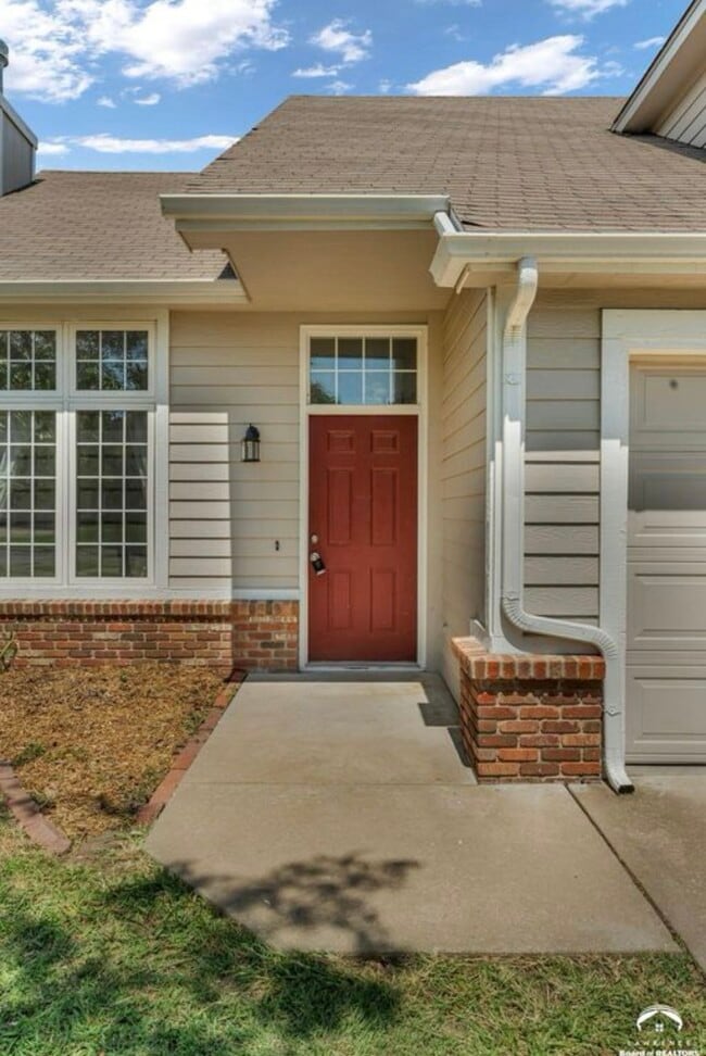 Building Photo - 2726 Harrison Pl