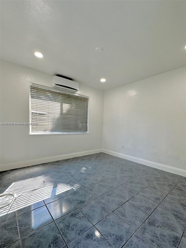 Building Photo - 60 NE 78th St
