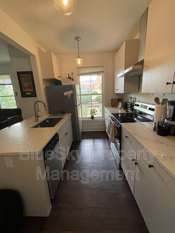Foto del edificio - 705 Maple St