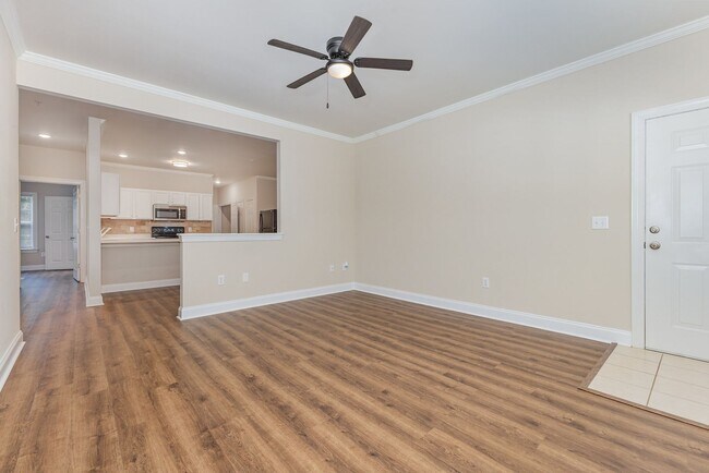 Foto del edificio - 2BR Condo in Cornelius