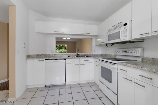 Foto del edificio - 7779 Jewel Ln