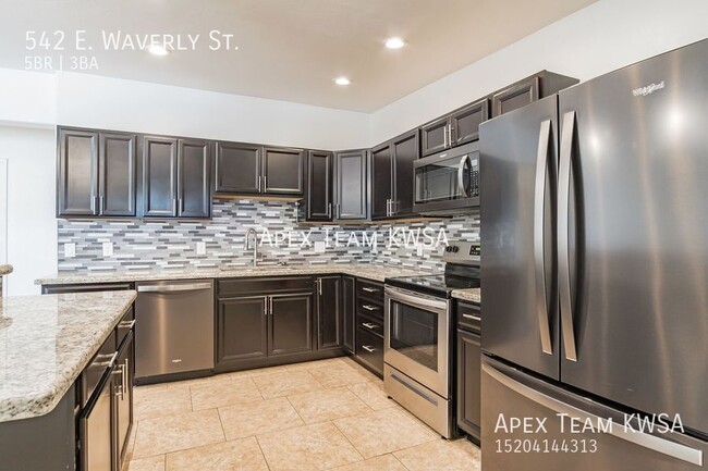 Building Photo - $2095- 5 Bed | 3 Bath Home Available for 6...