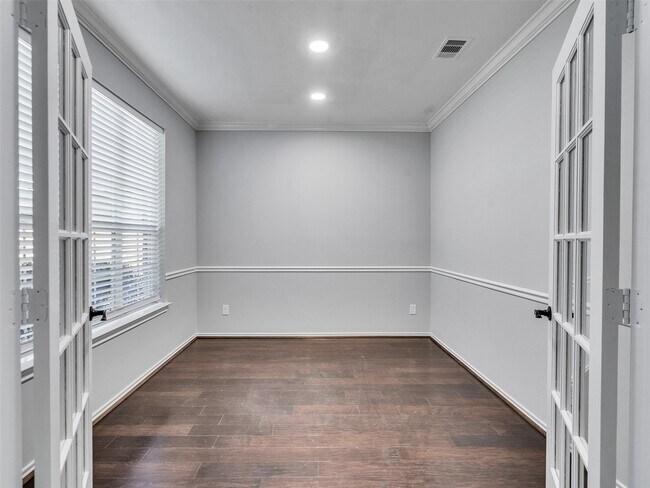 Foto del edificio - 114 N Hawkhurst Cir